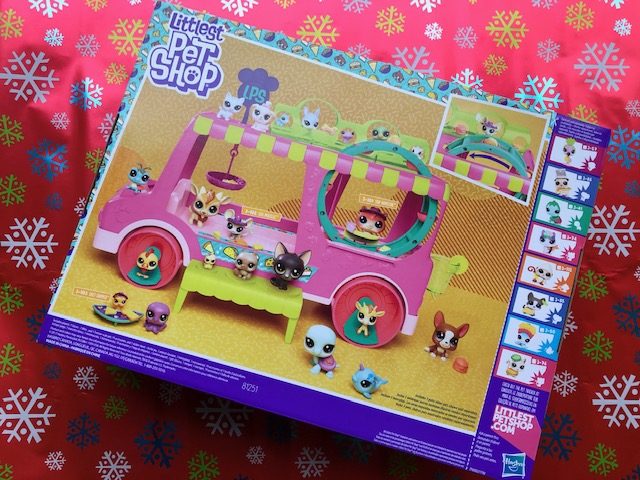 Toy Review: Littlest Pet Shop Playsets!