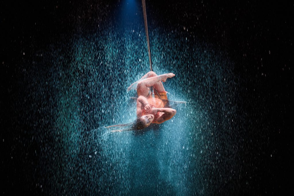 LUZIA trapeze in rain