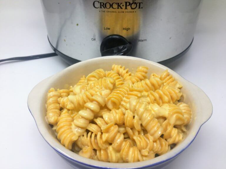 Slow Cooker Macaroni and Cheese